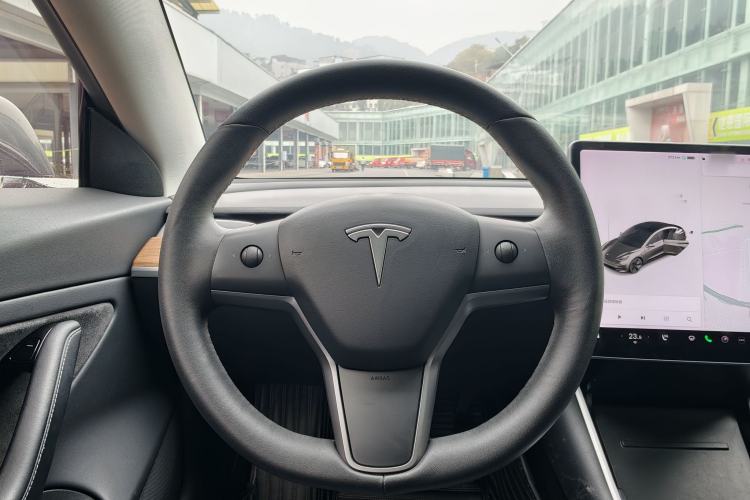 Used Tesla Model 3 2019 Long-Range All-Wheel-Drive Version Interior 4