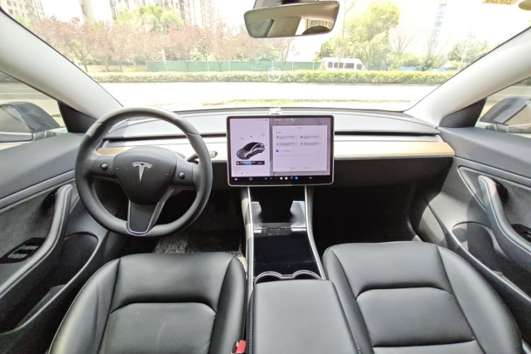 Used Tesla Model 3 2019 Standard Range Rear-Drive Upgraded Version Interior 4