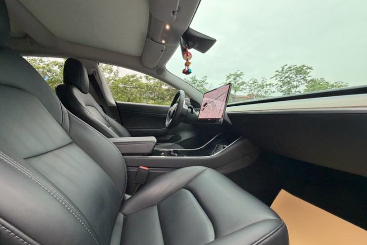 Used Tesla Model 3 2019 Long-Range Rear-Wheel-Drive Version Interior 5