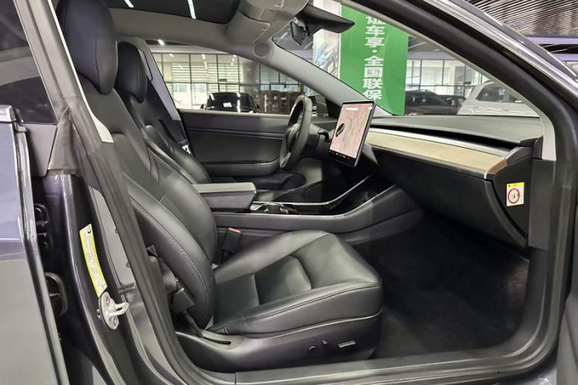 Used Tesla Model 3 2019 Long-Range All-Wheel-Drive Version Interior 5