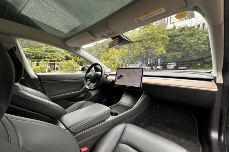 Used Tesla Model 3 2019 Long-Range Rear-Wheel-Drive Version Interior 5
