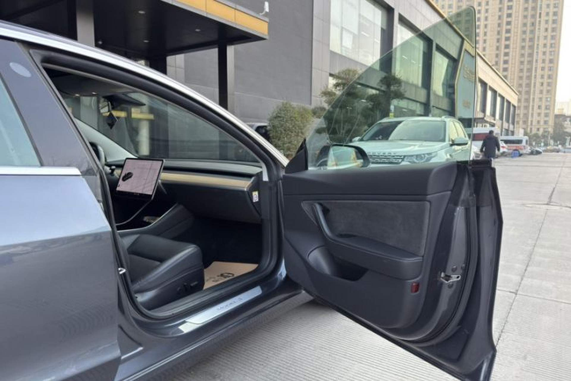 Used Tesla Model 3 2019 Long-Range Rear-Wheel-Drive Version Interior 5