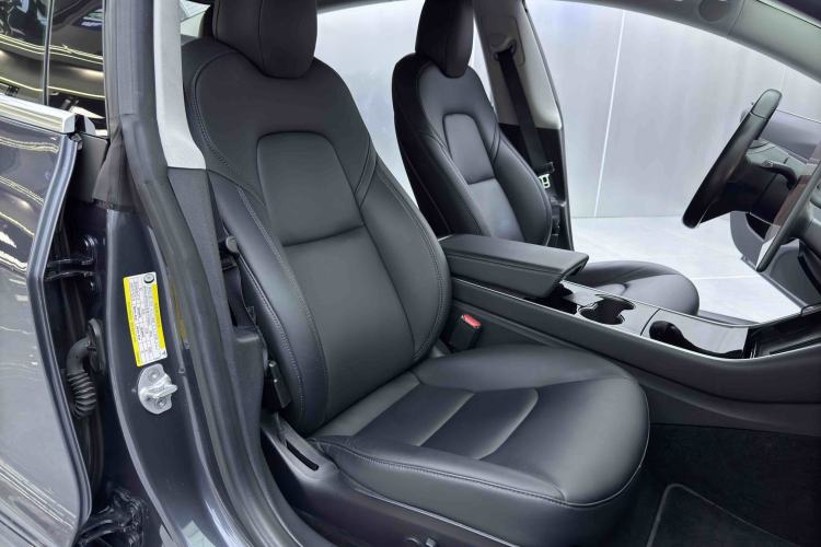 Used Tesla Model 3 2019 Long-Range All-Wheel-Drive Version Interior 5