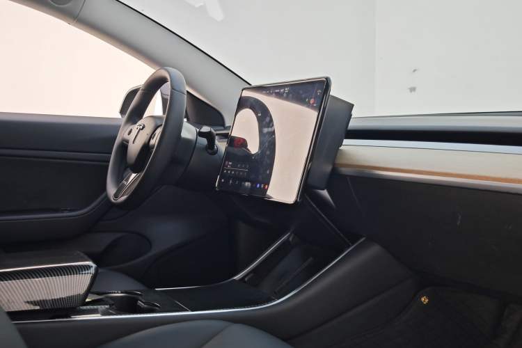Used Tesla Model 3 2019 Long-Range All-Wheel-Drive Version Interior 6