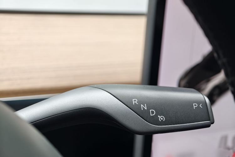 Used Tesla Model 3 2019 Long-Range All-Wheel-Drive Version Interior 8