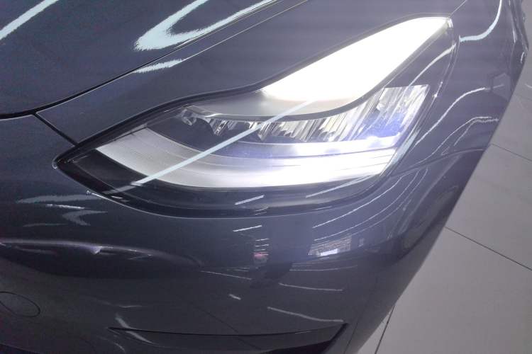 Used Tesla Model 3 2019 Standard Range Rear-Wheel Drive Upgraded Version (52 kWh) Left Front Headlight