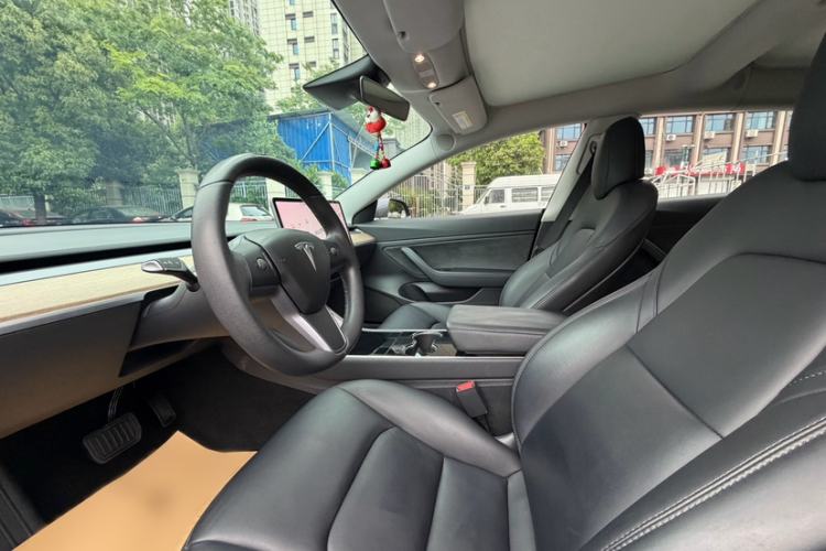 Used Tesla Model 3 2019 Long-Range Rear-Wheel-Drive Version Left Front Seat