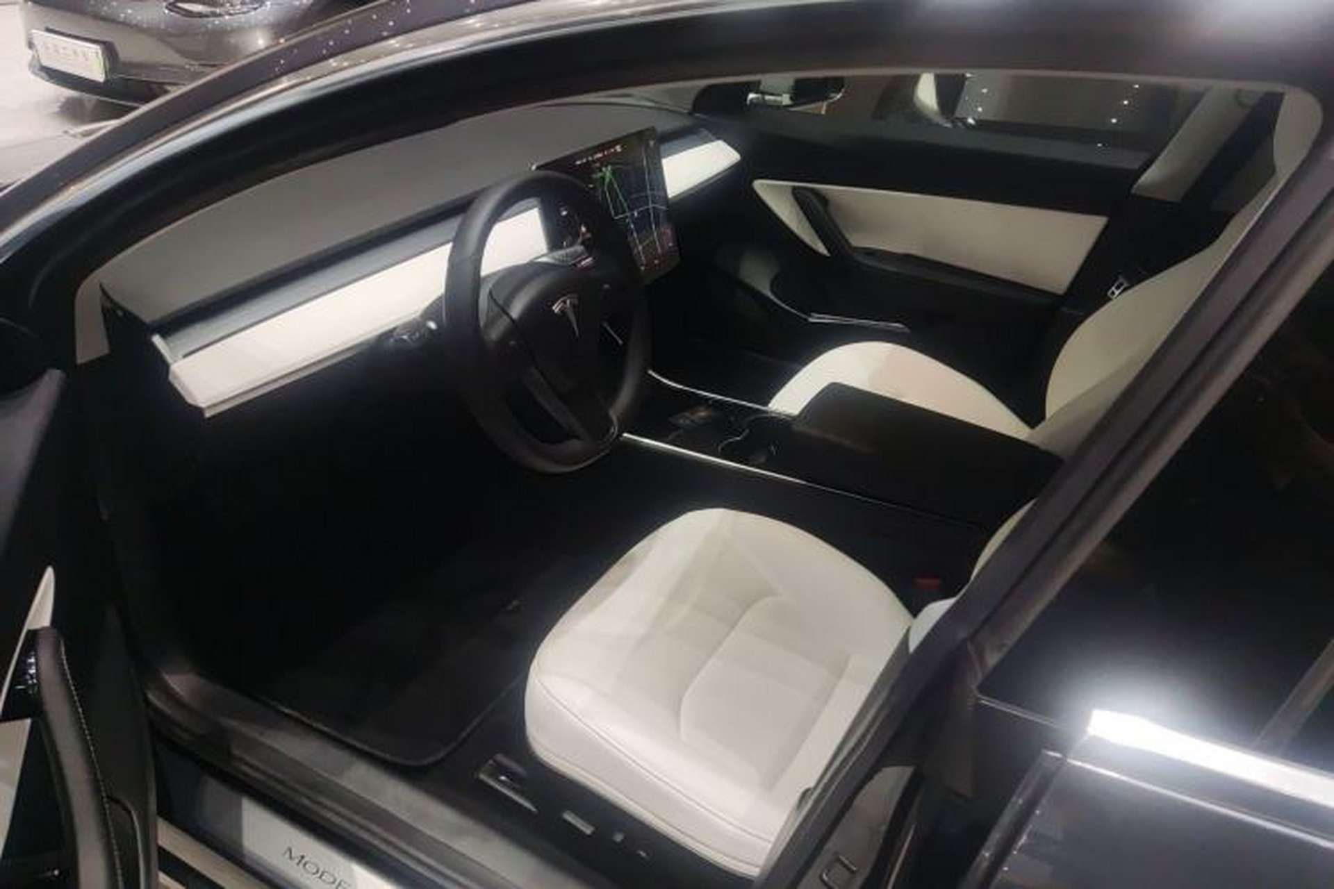 Used Tesla Model 3 2019 Long-Range All-Wheel-Drive Version Left Front Seat