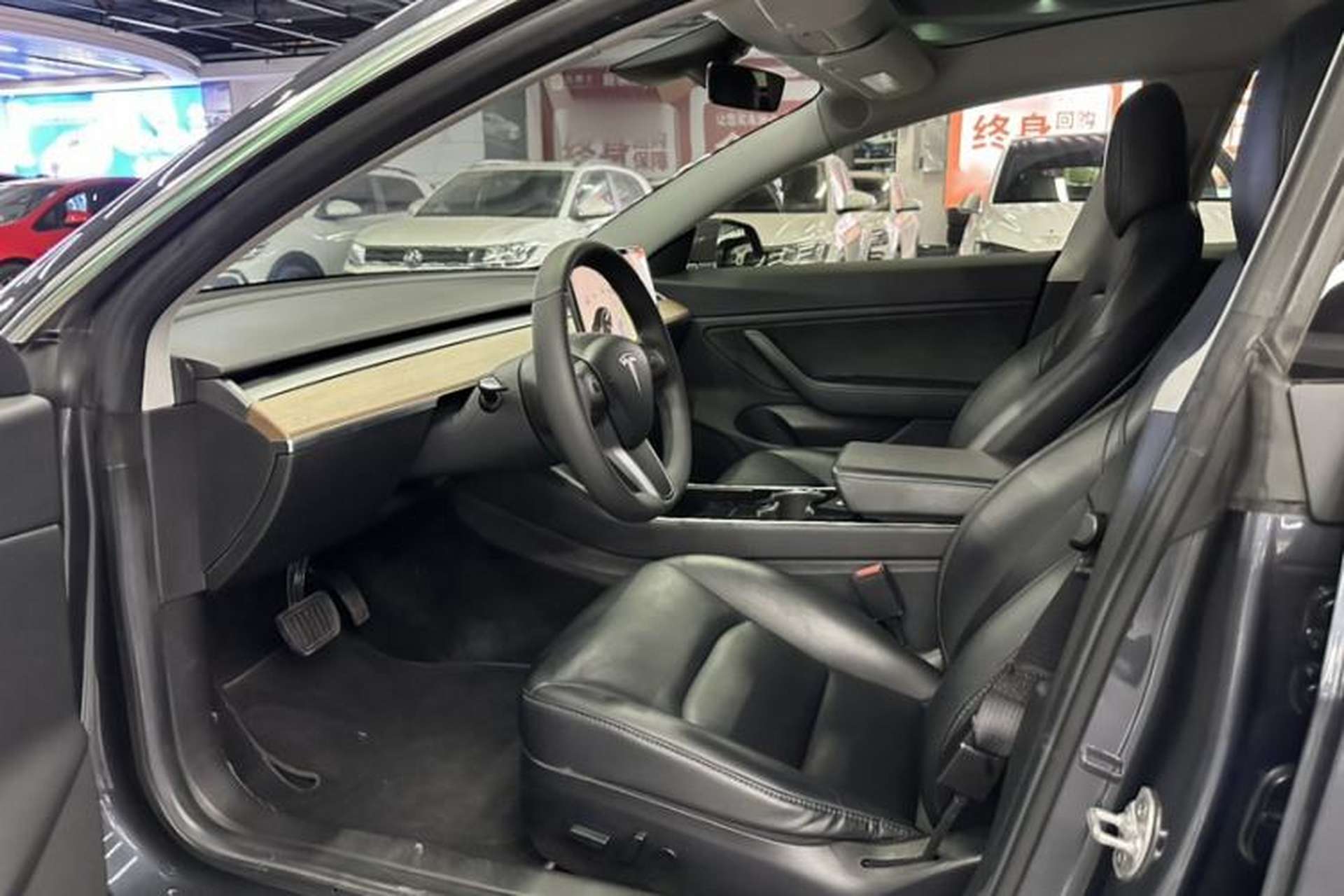 Used Tesla Model 3 2019 Long-Range All-Wheel-Drive Version Left Front Seat