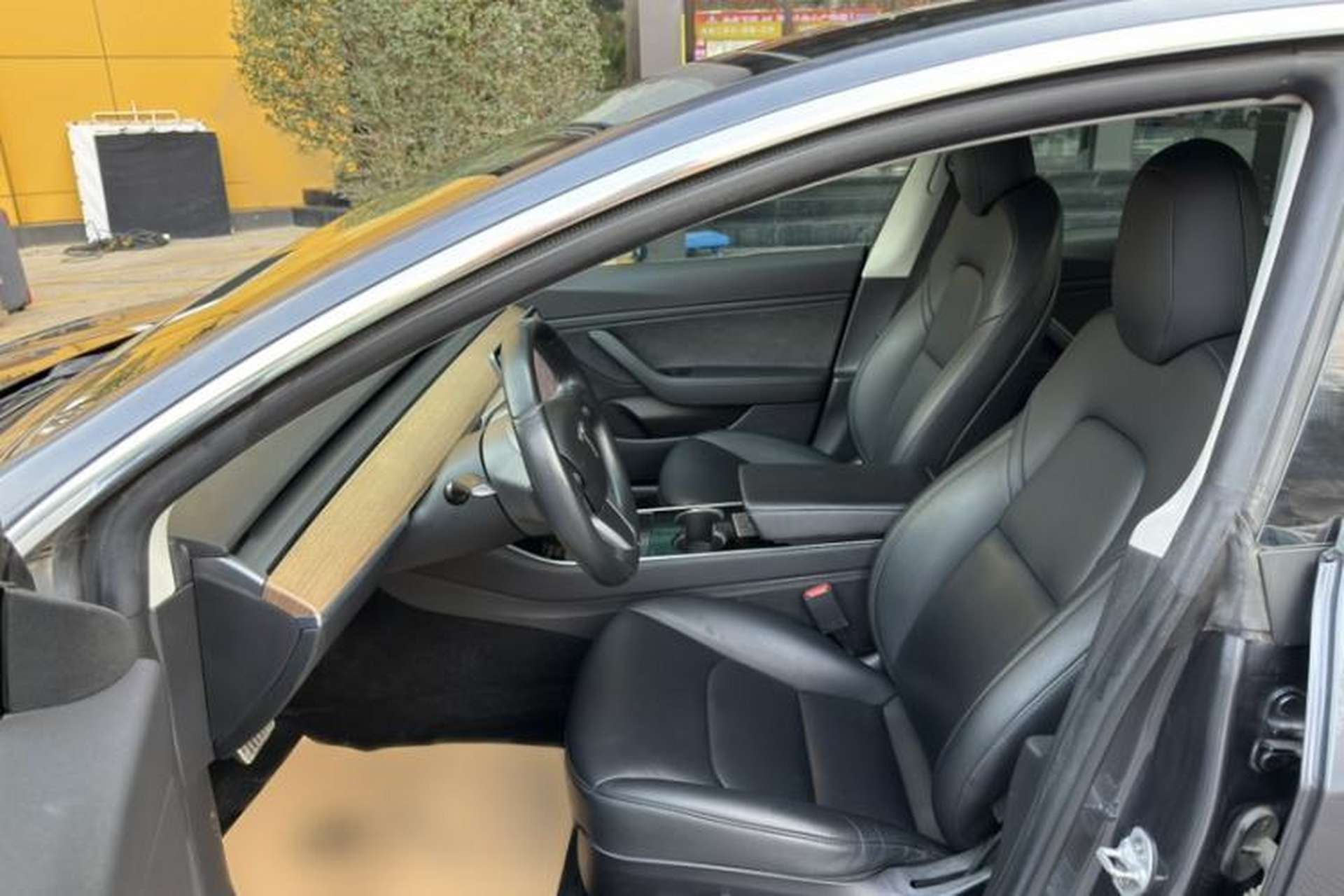 Used Tesla Model 3 2019 Long-Range Rear-Wheel-Drive Version Left Front Seat