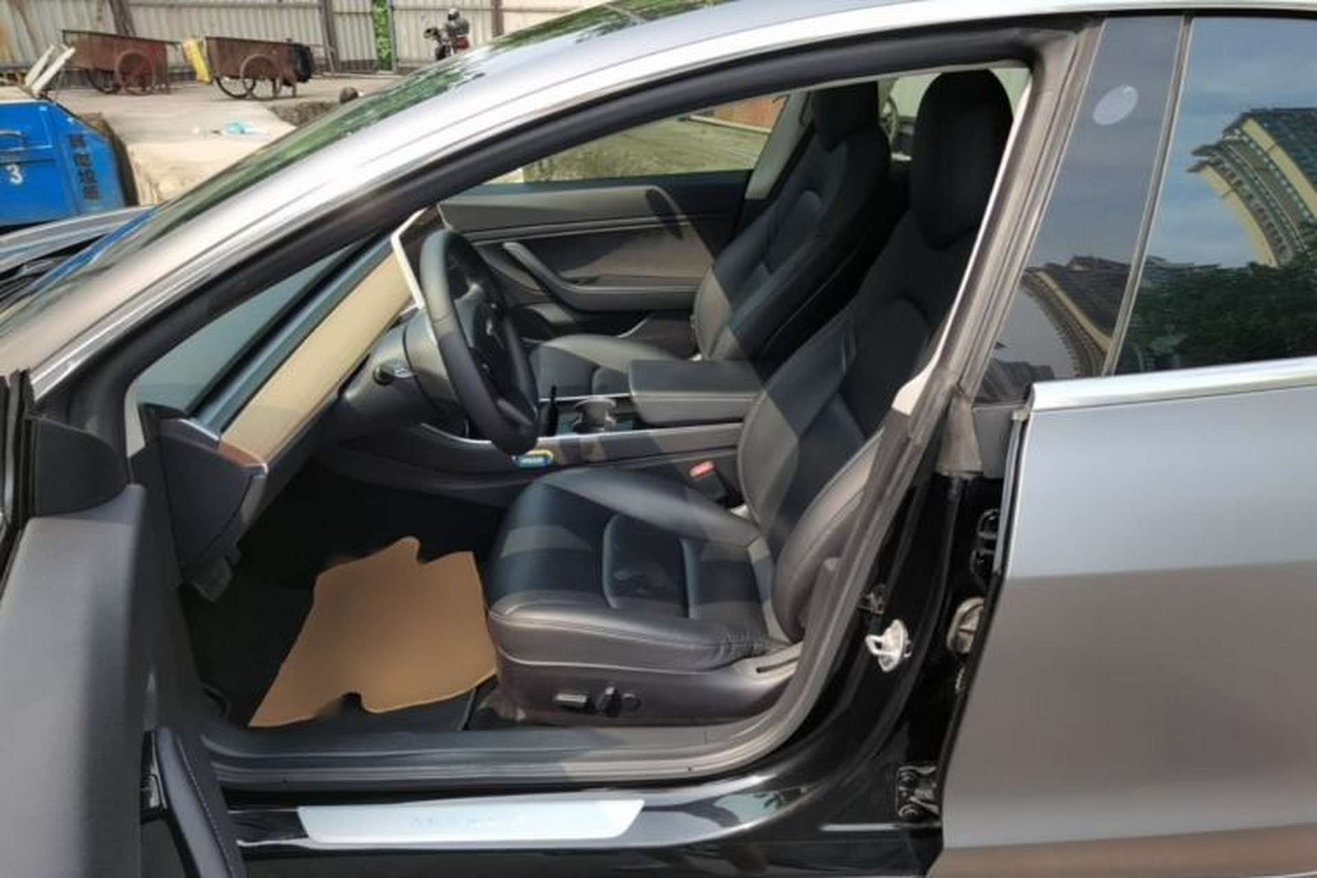 Used Tesla Model 3 2019 Long-Range All-Wheel-Drive Version Left Front Seat