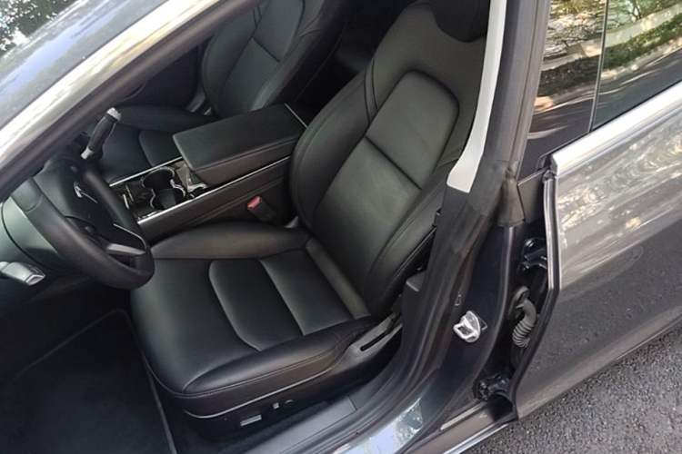 Used Tesla Model 3 2019 Long-Range Rear-Wheel-Drive Version Left Front Seat