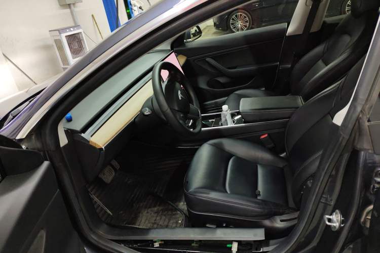 Used Tesla Model 3 2019 Long-Range Rear-Wheel-Drive Version Left Front Seat