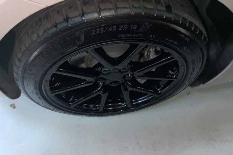 Used Tesla Model 3 2019 Long-Range Rear-Wheel-Drive Version Left Front Wheel Hub