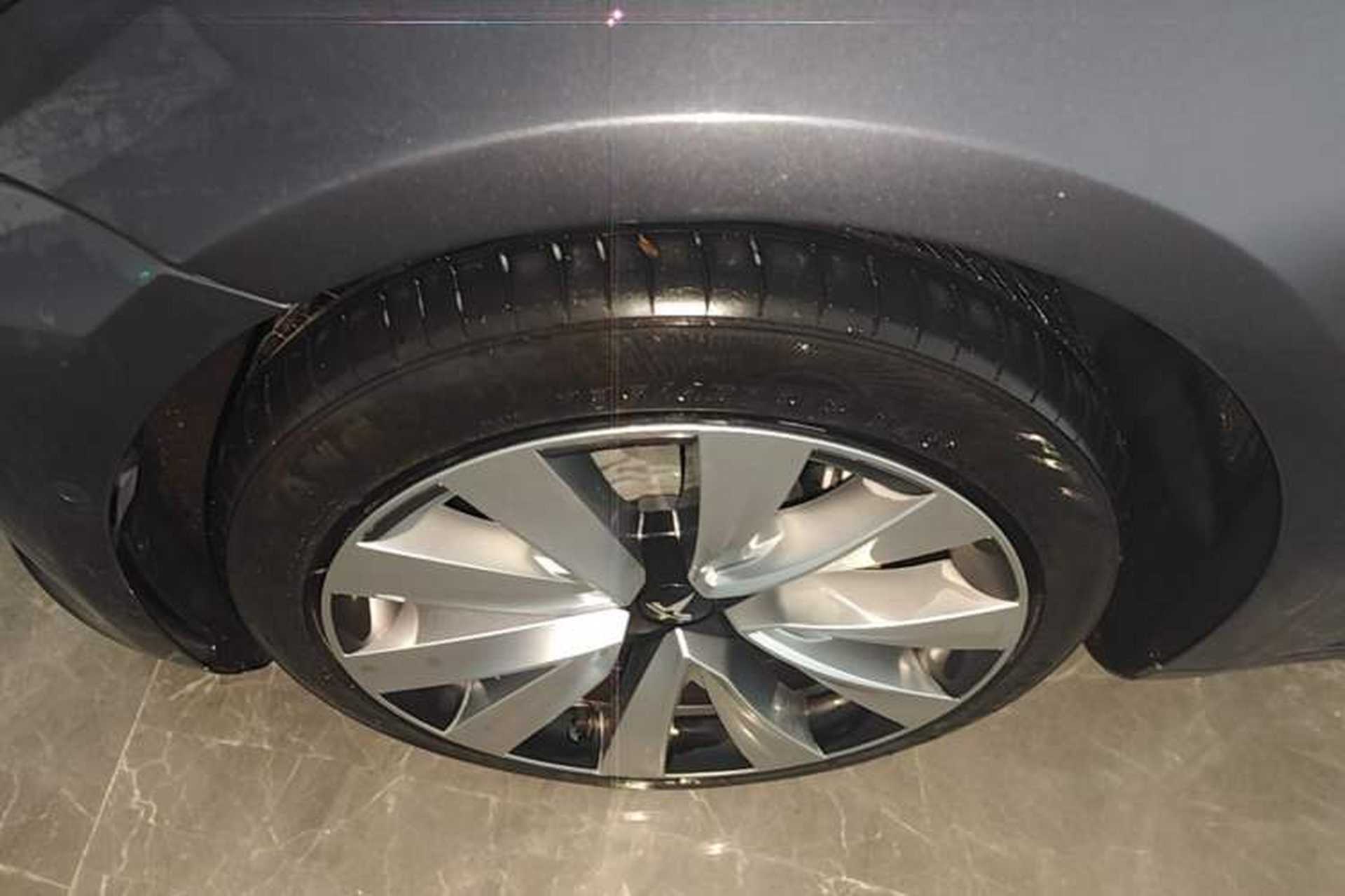 Used Tesla Model 3 2019 Long-Range All-Wheel-Drive Version Left Front Wheel Hub