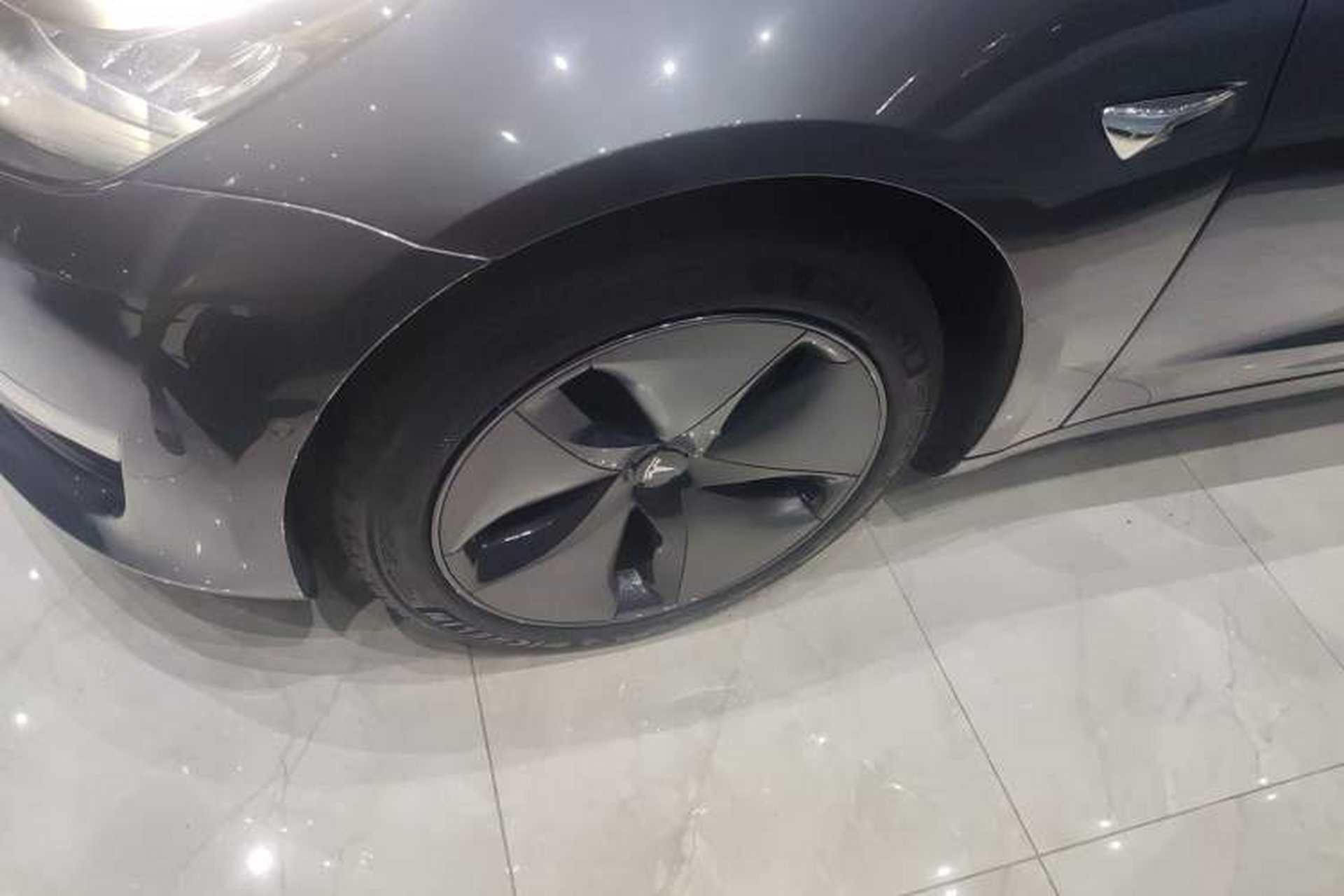 Used Tesla Model 3 2019 Long-Range All-Wheel-Drive Version Left Front Wheel Hub