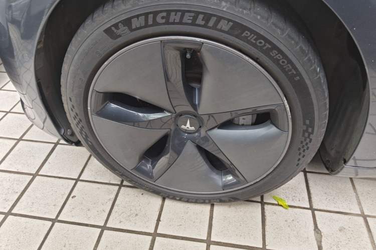 Used Tesla Model 3 2019 Long-Range Rear-Wheel-Drive Version Left Front Wheel Hub
