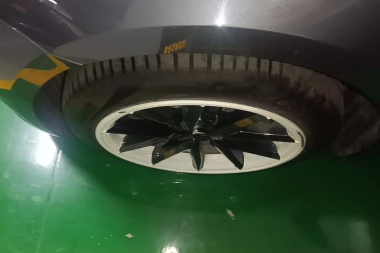 Used Tesla Model 3 2019 Standard Range Rear-Drive Upgraded Version Left Front Wheel Hub