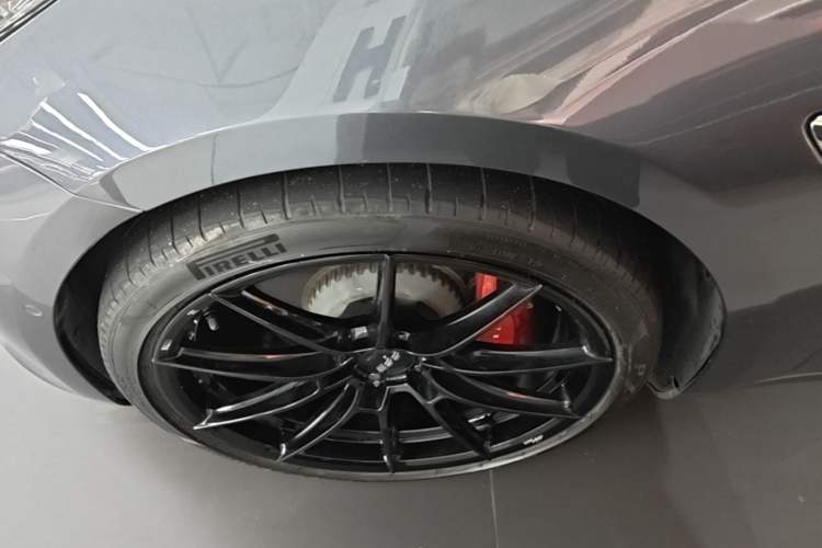 Used Tesla Model 3 2019 Performance High-Performance All-Wheel-Drive Version Left Front Wheel Hub