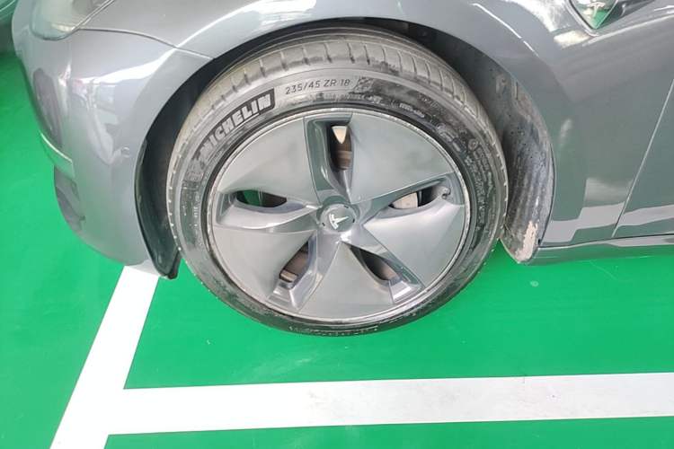 Used Tesla Model 3 2019 Long-Range All-Wheel-Drive Version Left Front Wheel Hub
