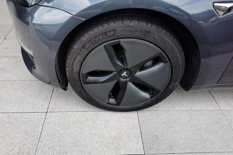 Used Tesla Model 3 2019 Long-Range All-Wheel-Drive Version Left Front Wheel Hub