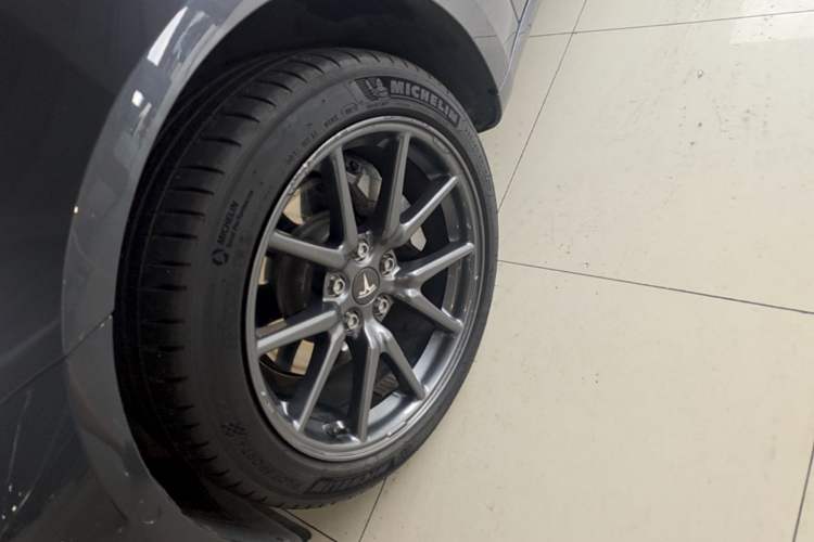 Used Tesla Model 3 2019 Standard Range Rear-Drive Upgraded Version Left Front Wheel Hub