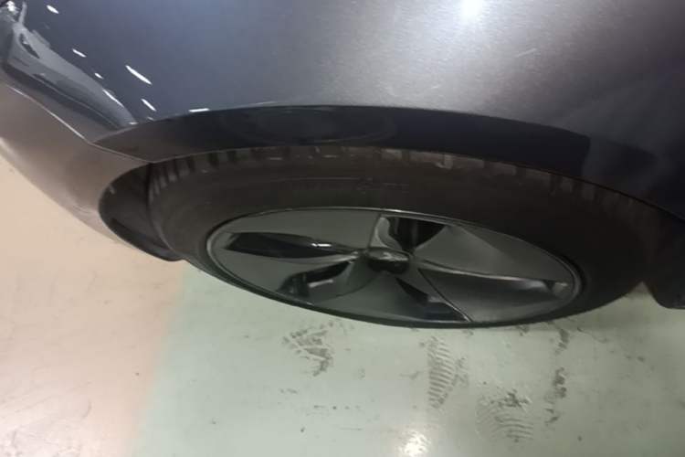 Used Tesla Model 3 2019 Long-Range All-Wheel-Drive Version Left Front Wheel Hub