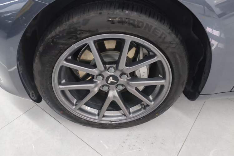 Used Tesla Model 3 2019 Long-Range Rear-Wheel-Drive Version Left Front Wheel Hub