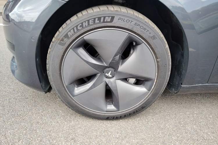 Used Tesla Model 3 2019 Standard Range Rear-Drive Upgraded Version Left Front Wheel Hub