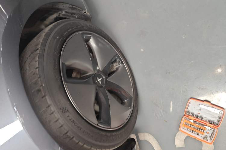 Used Tesla Model 3 2019 Long-Range Rear-Wheel-Drive Version Left Front Wheel Hub