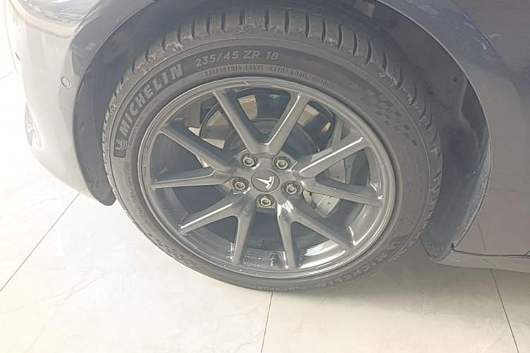 Used Tesla Model 3 2019 Long-Range Rear-Wheel-Drive Version Left Front Wheel Hub