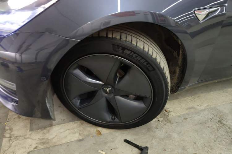 Used Tesla Model 3 2019 Long-Range Rear-Wheel-Drive Version Left Front Wheel Hub