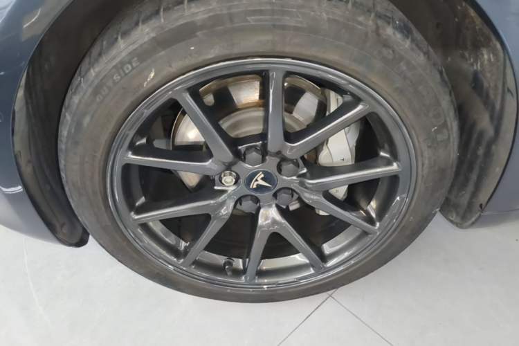 Used Tesla Model 3 2019 Long-Range All-Wheel-Drive Version Left Front Wheel Hub