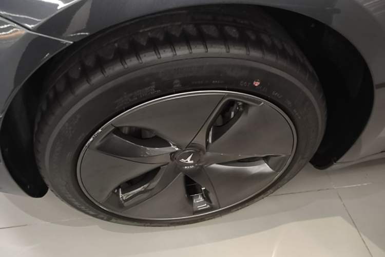 Used Tesla Model 3 2019 Standard Range Rear-Drive Upgraded Version Left Front Wheel Hub