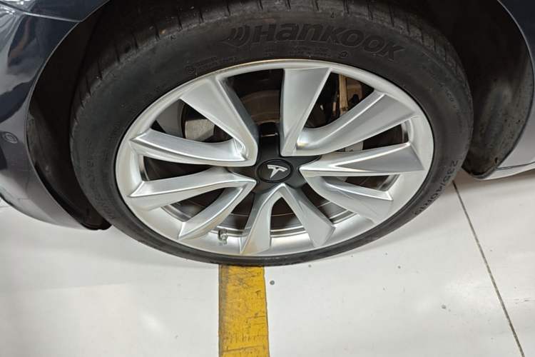 Used Tesla Model 3 2019 Standard Range Rear-Drive Upgraded Version Left Front Wheel Hub