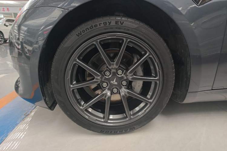 Used Tesla Model 3 2019 Standard Range Rear-Drive Upgraded Version Left Front Wheel Hub