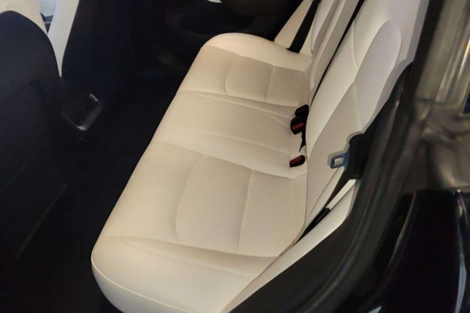 Used Tesla Model 3 2019 Long-Range Rear-Wheel-Drive Version Left Rear Seat