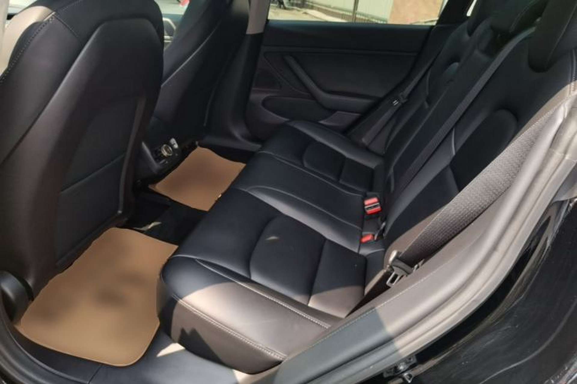 Used Tesla Model 3 2019 Long-Range All-Wheel-Drive Version Left Rear Seat