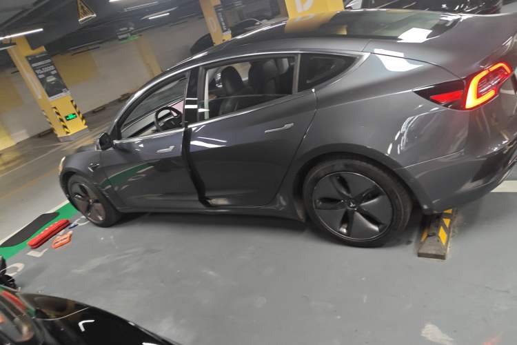 Used Tesla Model 3 2019 Long-Range Rear-Wheel-Drive Version Left Side