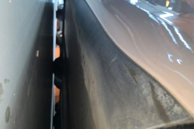 Used Tesla Model 3 2019 Long-Range Rear-Wheel-Drive Version Left Side Sill
