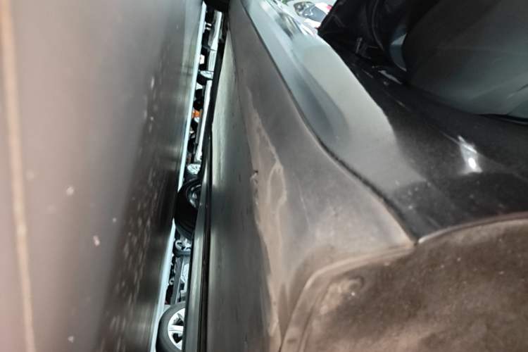 Used Tesla Model 3 2019 Performance High-Performance All-Wheel-Drive Version Left Side Sill