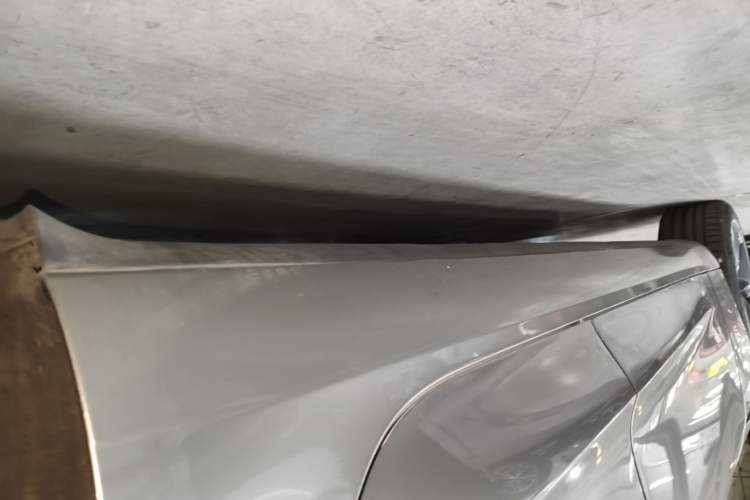Used Tesla Model 3 2019 Long-Range All-Wheel-Drive Version Left Side Sill
