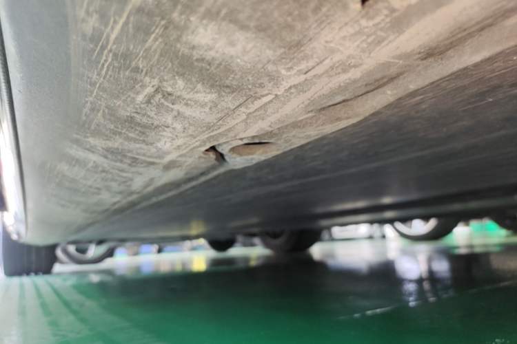 Used Tesla Model 3 2019 Long-Range All-Wheel-Drive Version Left Side Sill
