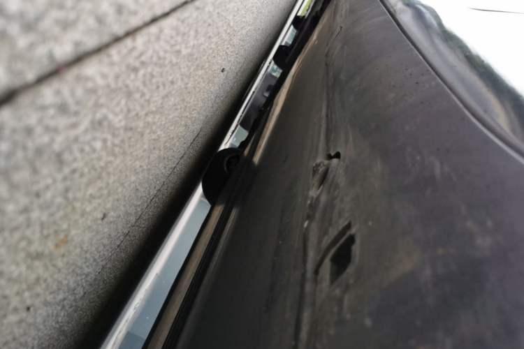 Used Tesla Model 3 2019 Long-Range All-Wheel-Drive Version Left Side Sill