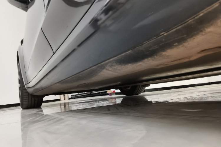 Used Tesla Model 3 2019 Long-Range Rear-Wheel-Drive Version Left Side Sill