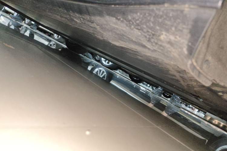 Used Tesla Model 3 2019 Long-Range All-Wheel-Drive Version Left Side Sill