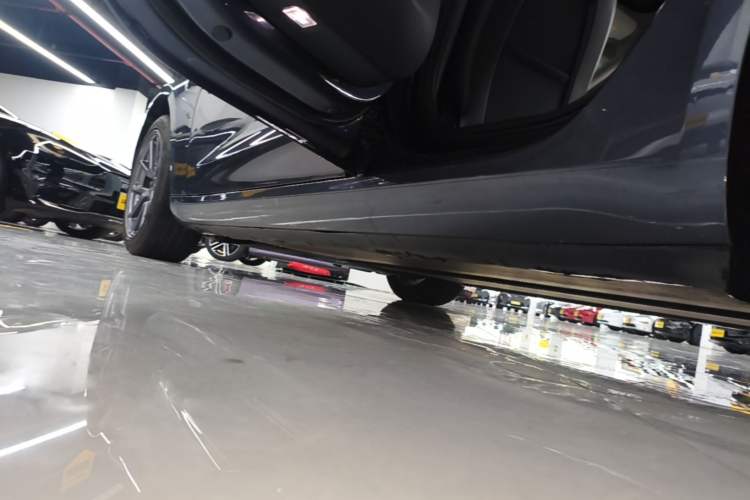 Used Tesla Model 3 2019 Long-Range Rear-Wheel-Drive Version Left Side Sill