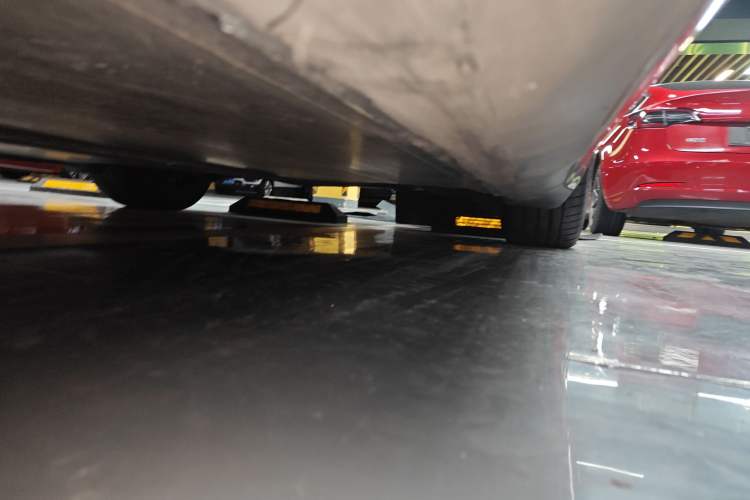 Used Tesla Model 3 2019 Long-Range Rear-Wheel-Drive Version Left Side Sill