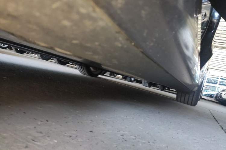 Used Tesla Model 3 2019 Standard Range Rear-Drive Upgraded Version Left Side Sill