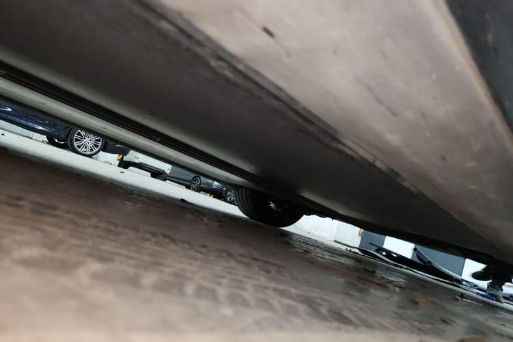 Used Tesla Model 3 2019 Long-Range Rear-Wheel-Drive Version Left Side Sill